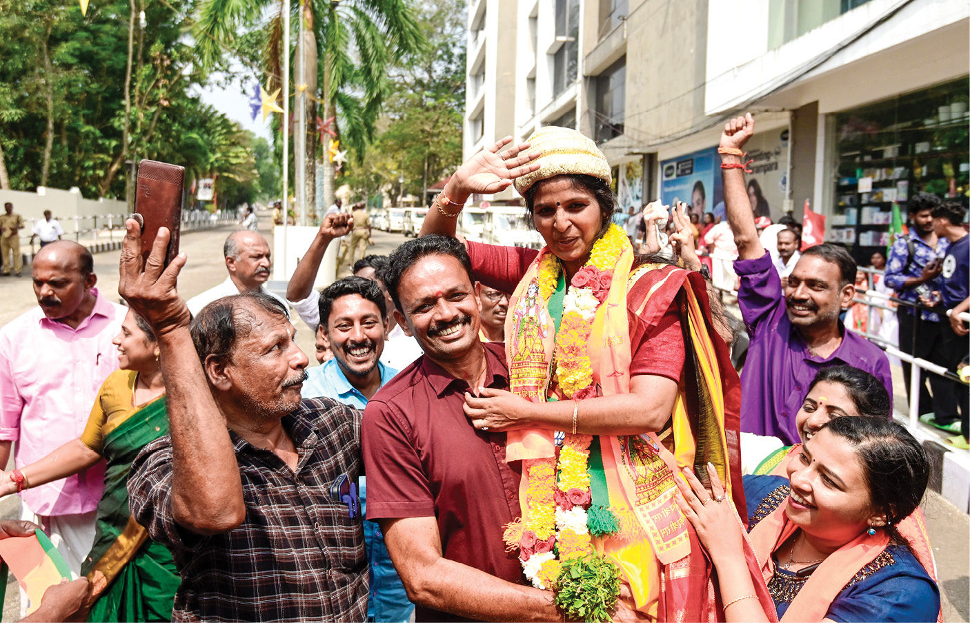 લેફ્ટના છેલ્લા કિલ્લામાં પડવા લાગી તિરાડ? સબરીમાલા મંદિરમાં સોનાની ચોરીનો કેસ ભારે પડ્યો! 4 - image